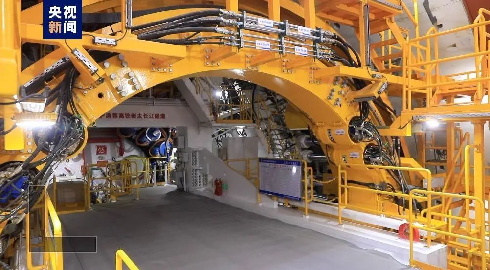 我国自主研制!世界最大直径高铁盾构机始发 我国自主研制!世界最大直径高铁盾构机始发