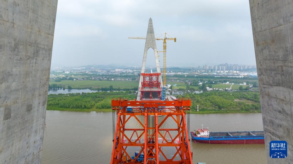 安徽马鞍山：长江大桥施工忙