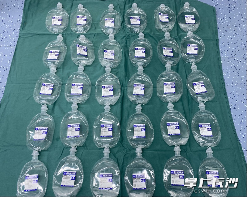 男子肺里竟洗出14800毫升“牛奶”！原因是……