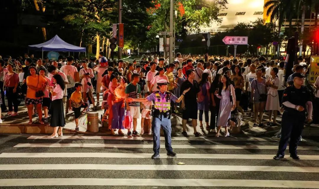 广州“五一”假期首波出行高峰来了!易拥堵点公布,多地门票售罄,紧急提醒→ 广州“五一”假期首波出行高峰来了!易拥堵点公布,多地门票售罄,紧急提醒→