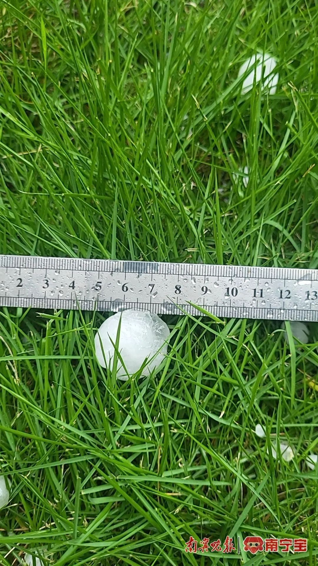 一边高温一边雨！南宁多地又下冰雹