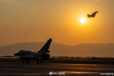 燃！战机迎朝阳对抗空战训练大片上线