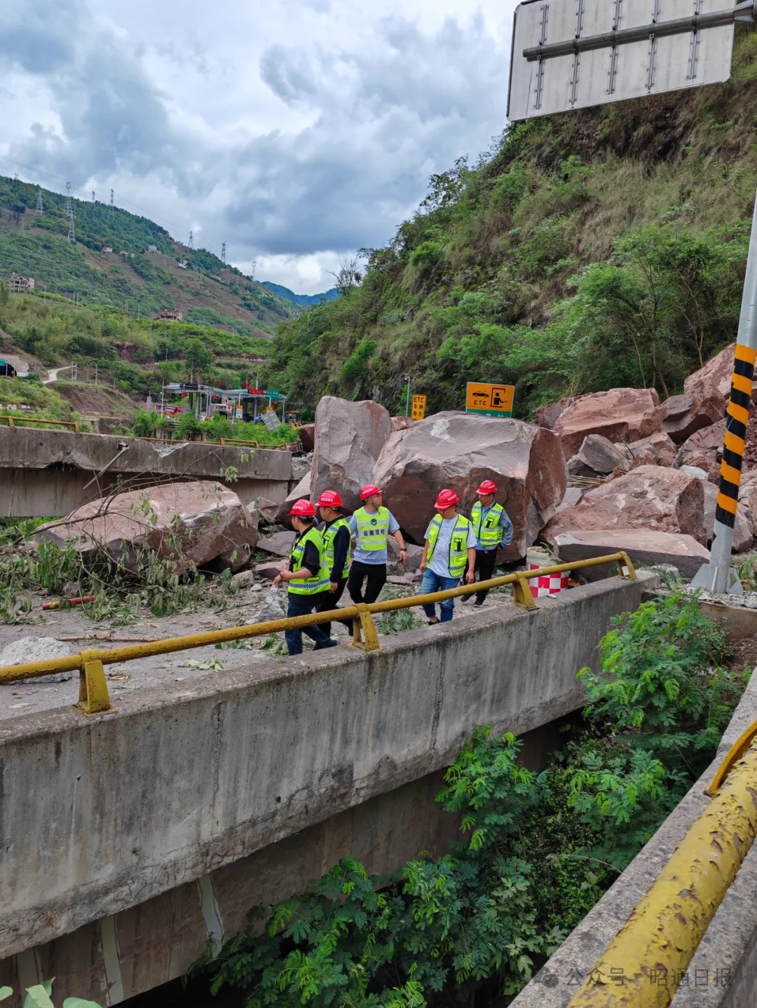山体塌方,云南这些路段交通中断! 山体塌方,云南这些路段交通中断!