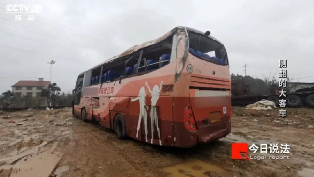 高速上的大客车侧翻,致1死43伤,事发前车辆GPS行驶轨迹离奇消失…… 高速上的大客车侧翻,致1死43伤,事发前车辆GPS行驶轨迹离奇消失……