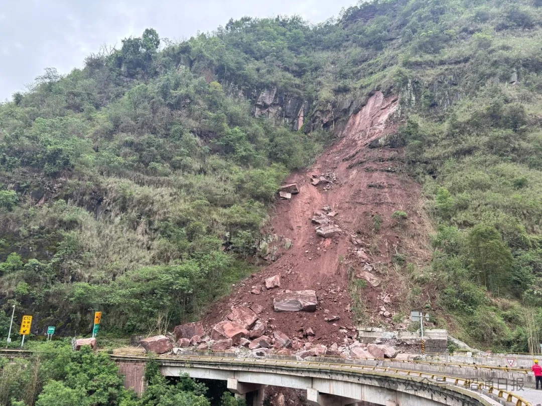 山体塌方,云南这些路段交通中断! 山体塌方,云南这些路段交通中断!