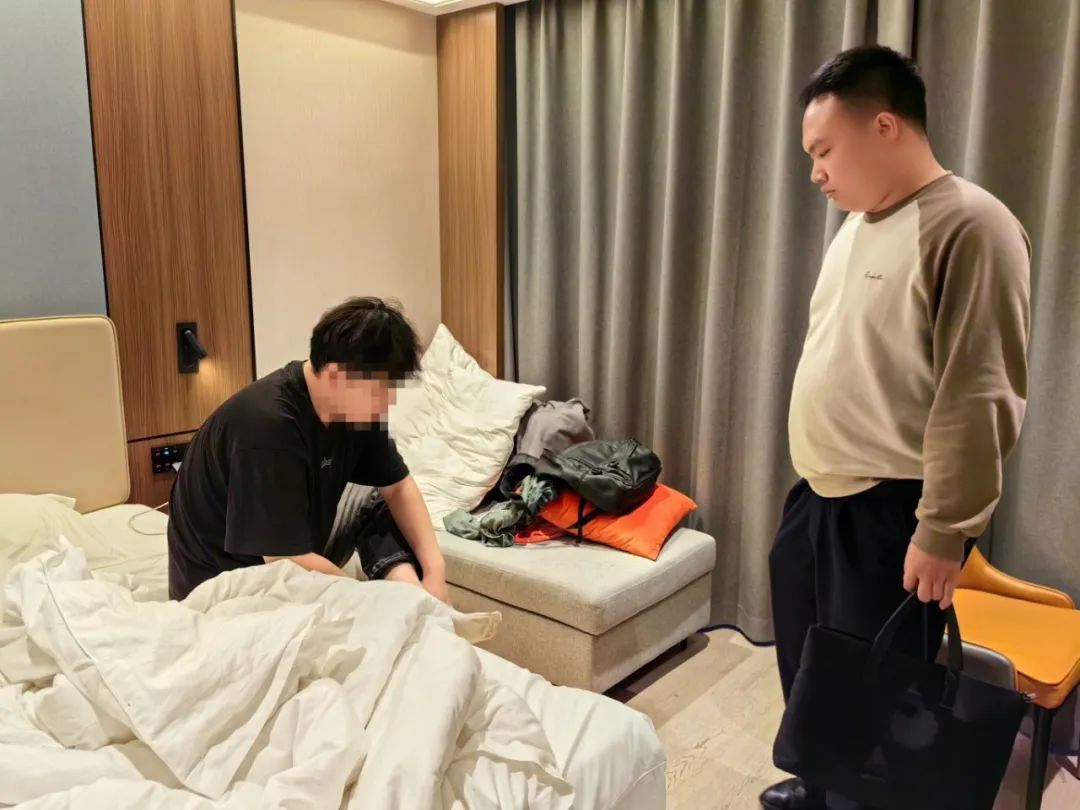 我拿你当朋友，你却只想骗我钱......