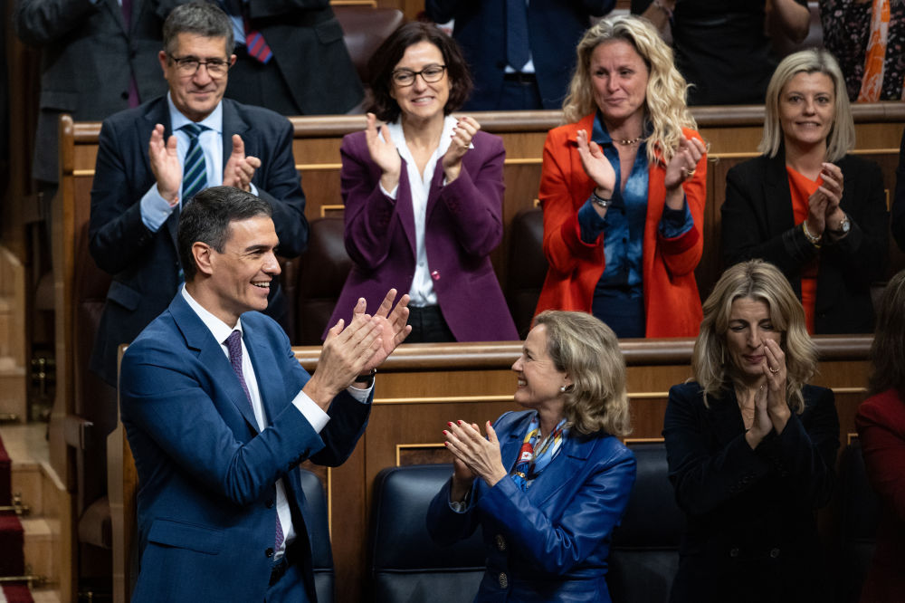 西班牙首相宣布将继续执政 西班牙首相宣布将继续执政