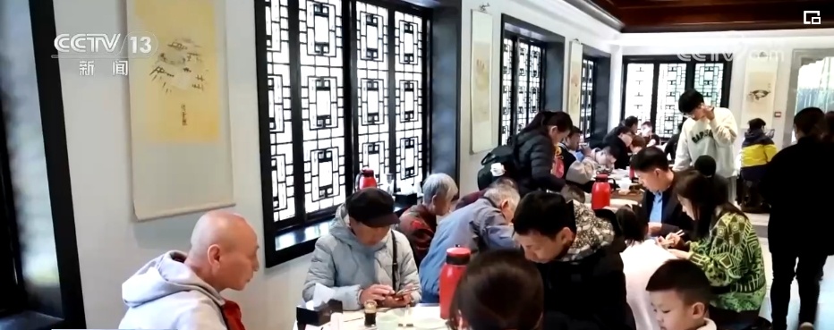 “餐饮+传统文化”高颜值有内涵 “舌尖上”新体验打开消费增长新空间