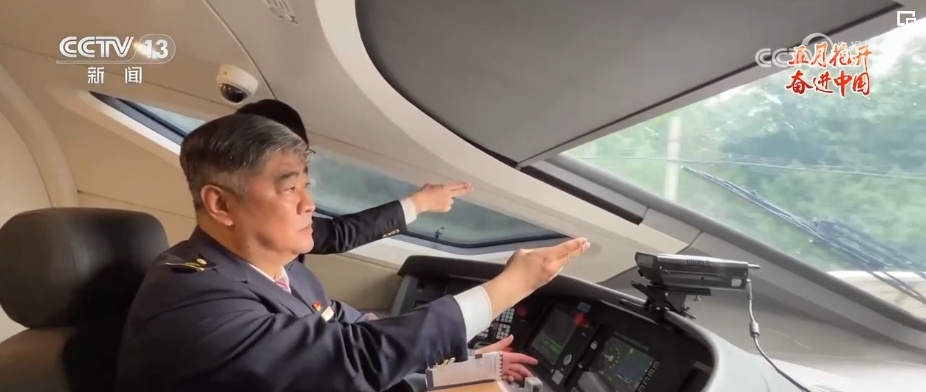 致敬今朝梦想 千千万万劳动者拼尽全力 向着梦想奋力奔跑