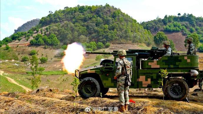 火力全开！南部战区陆军实弹射击超燃瞬间