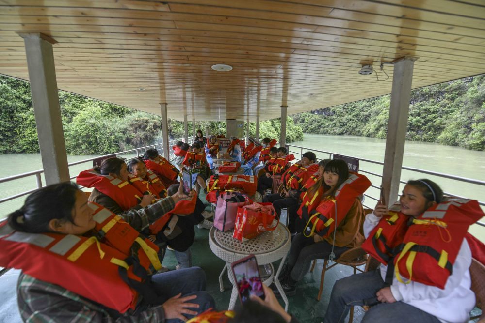 贵州岑巩:“五一”临近旅游旺 贵州岑巩:“五一”临近旅游旺