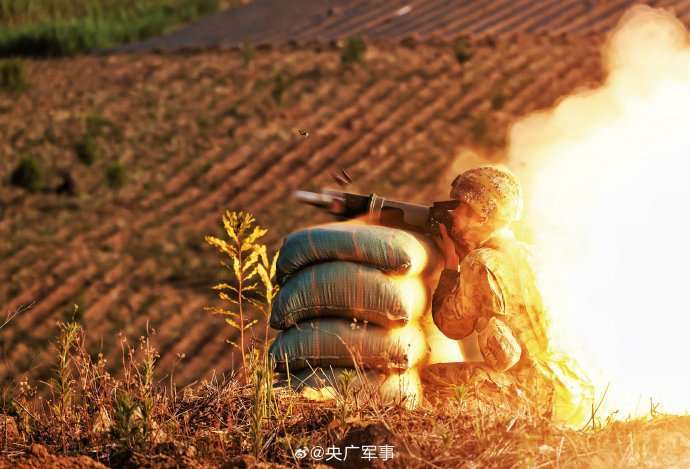 火力全开！南部战区陆军实弹射击超燃瞬间