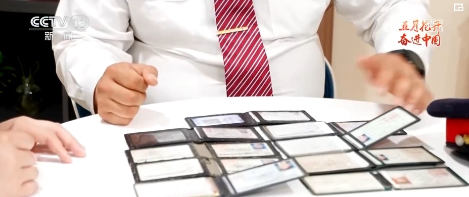 致敬今朝梦想 千千万万劳动者拼尽全力 向着梦想奋力奔跑