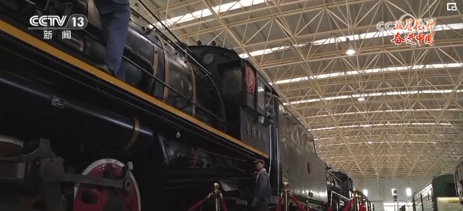 致敬今朝梦想 千千万万劳动者拼尽全力 向着梦想奋力奔跑