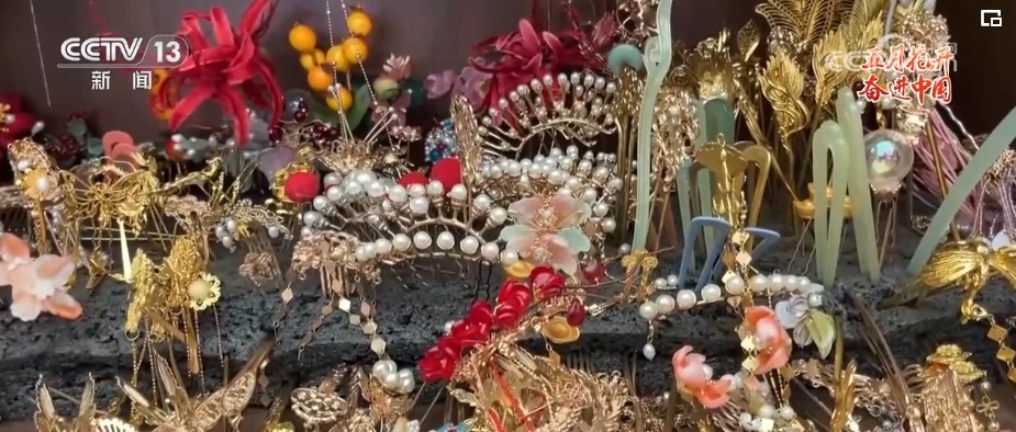 致敬今朝梦想 千千万万劳动者拼尽全力 向着梦想奋力奔跑