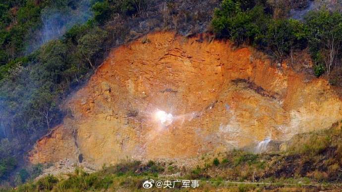 火力全开！南部战区陆军实弹射击超燃瞬间