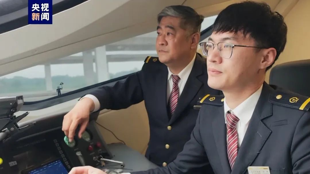 这位老司机为何有9本驾照？