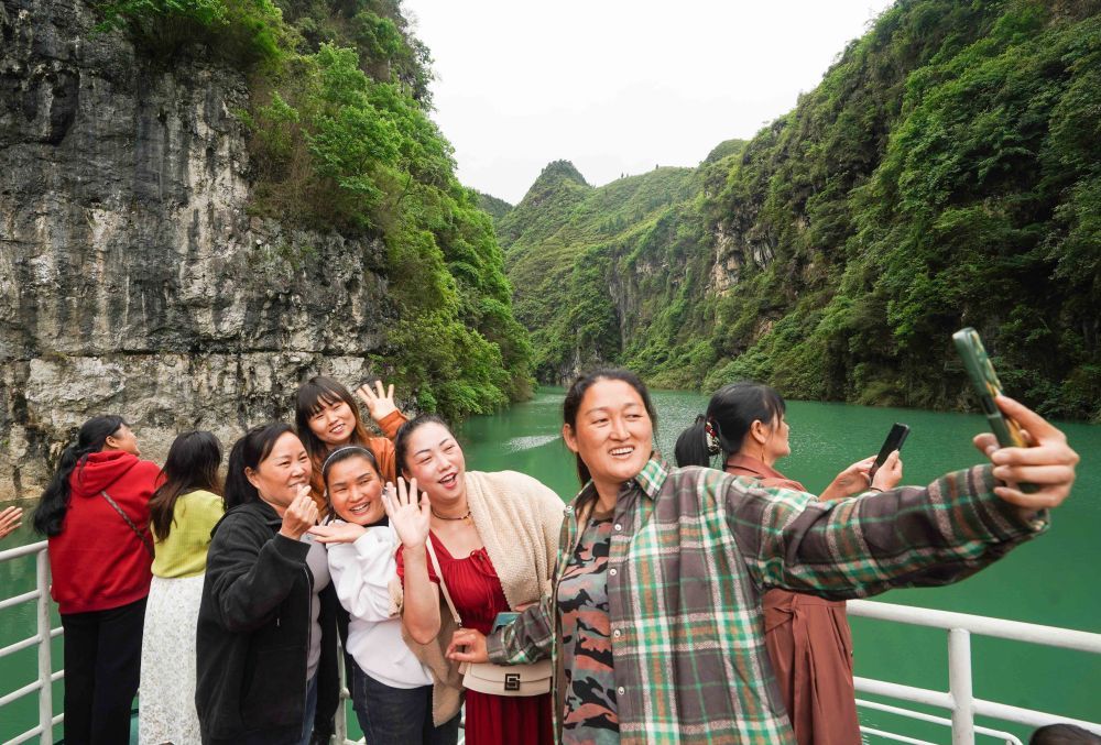 贵州岑巩:“五一”临近旅游旺 贵州岑巩:“五一”临近旅游旺