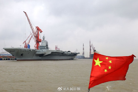 五星红旗和福建舰同框了