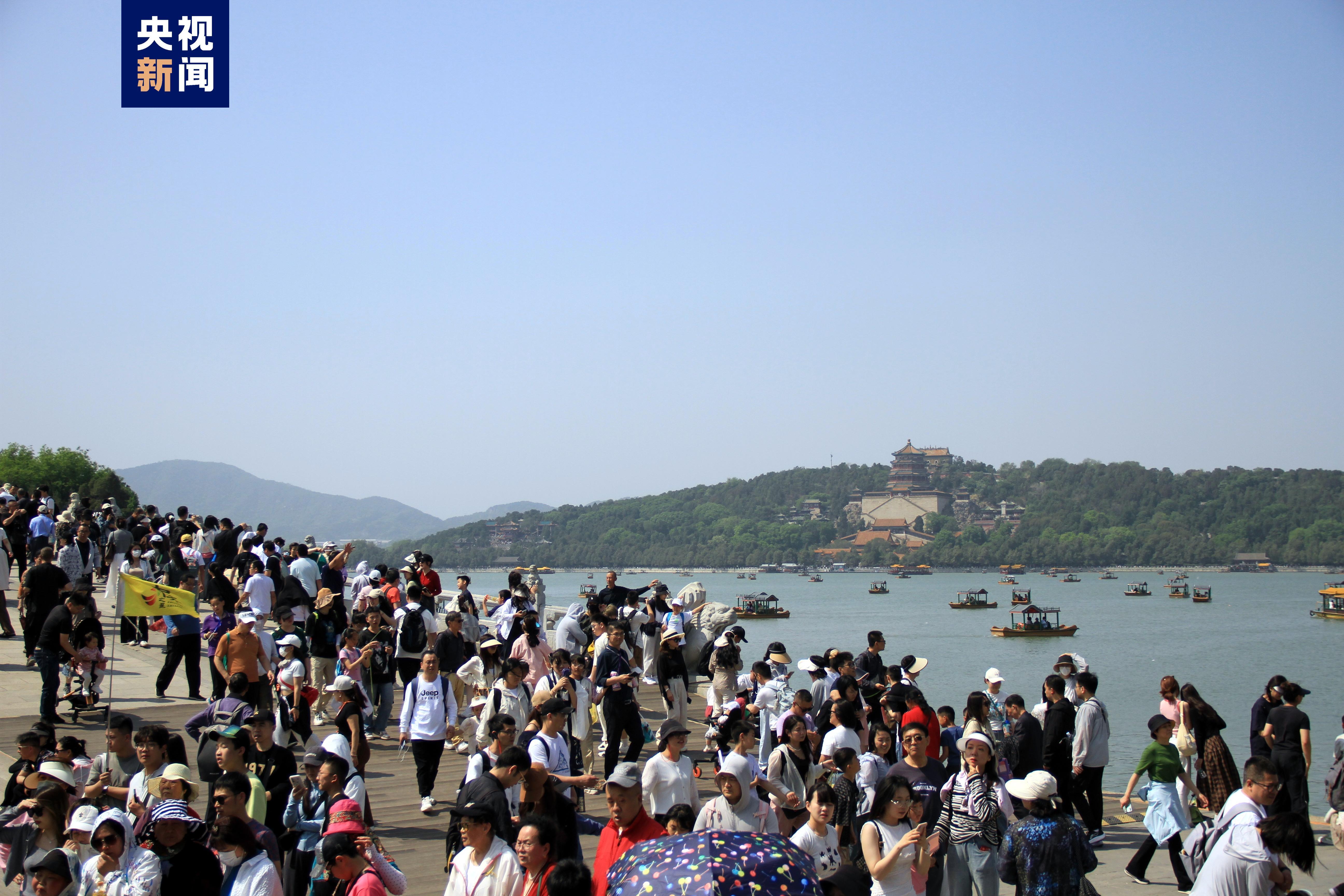 北京市属公园2日纳客超81.5万人次 这三家游客最多→ 北京市属公园2日纳客超81.5万人次 这三家游客最多→