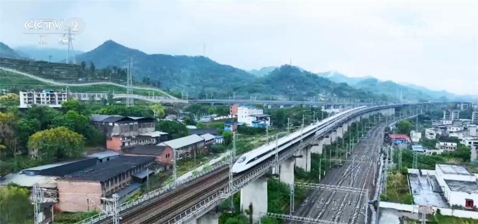 “五一”假期出行数据彰显满满活力 热气腾腾的中国焕发无限生机 “五一”假期出行数据彰显满满活力 热气腾腾的中国焕发无限生机