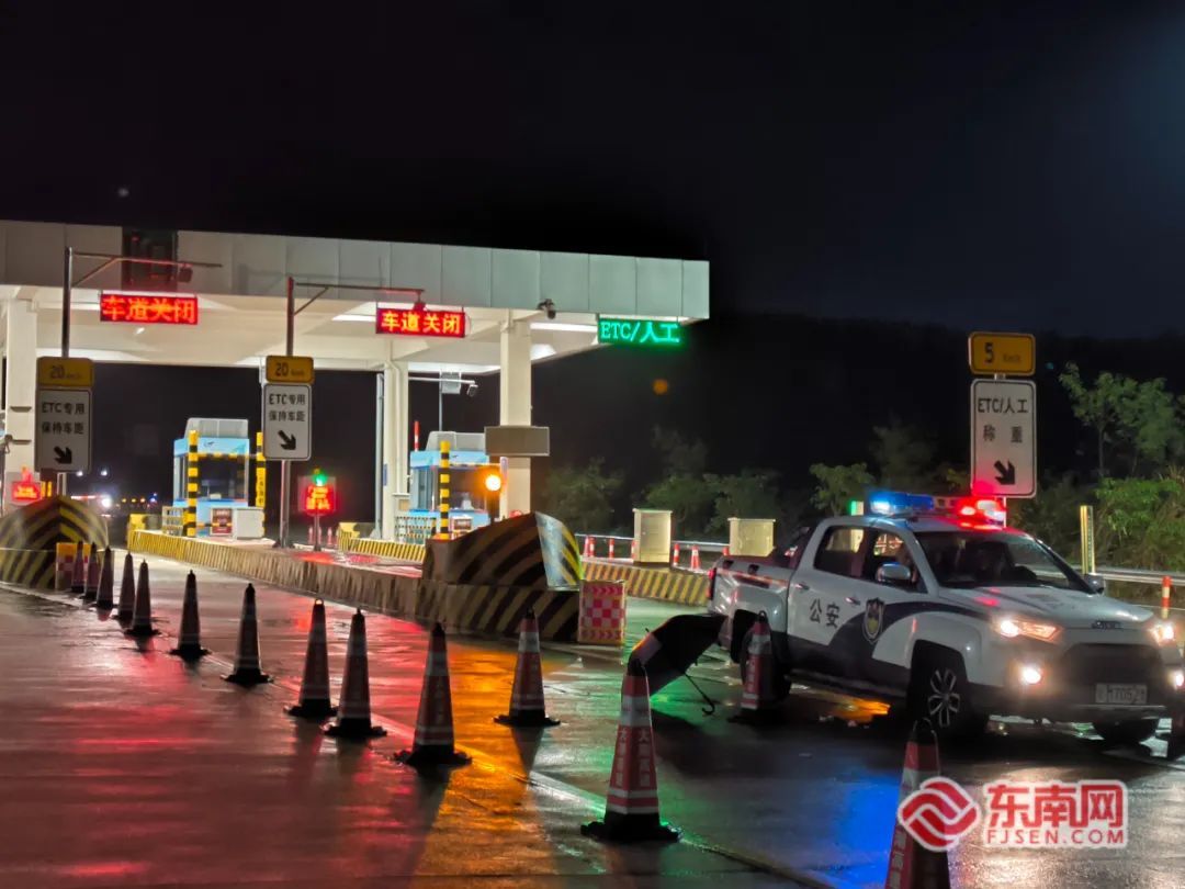广东梅大高速塌方灾害现场，福建籍热心司机救起6人！