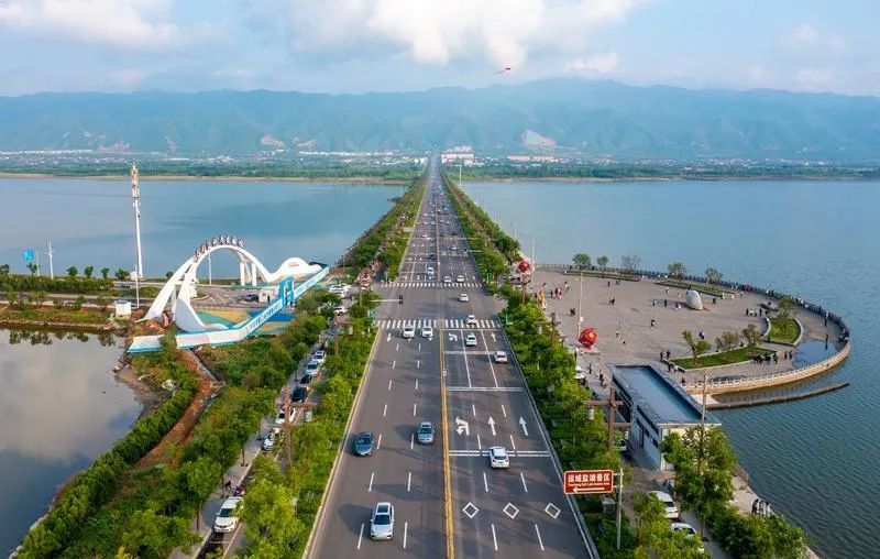 “五一”假期首日，山西各地迎来出游高峰