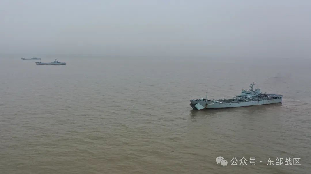 登陆舰编队，出击！