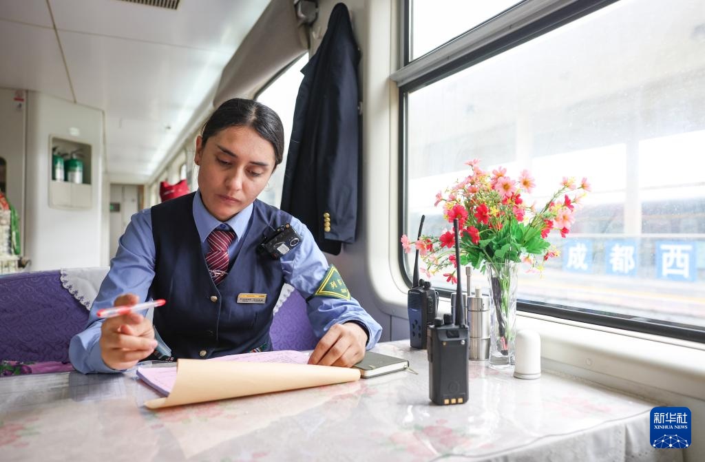 从马背到列车,她成长为我国首位塔吉克族列车长 从马背到列车,她成长为我国首位塔吉克族列车长