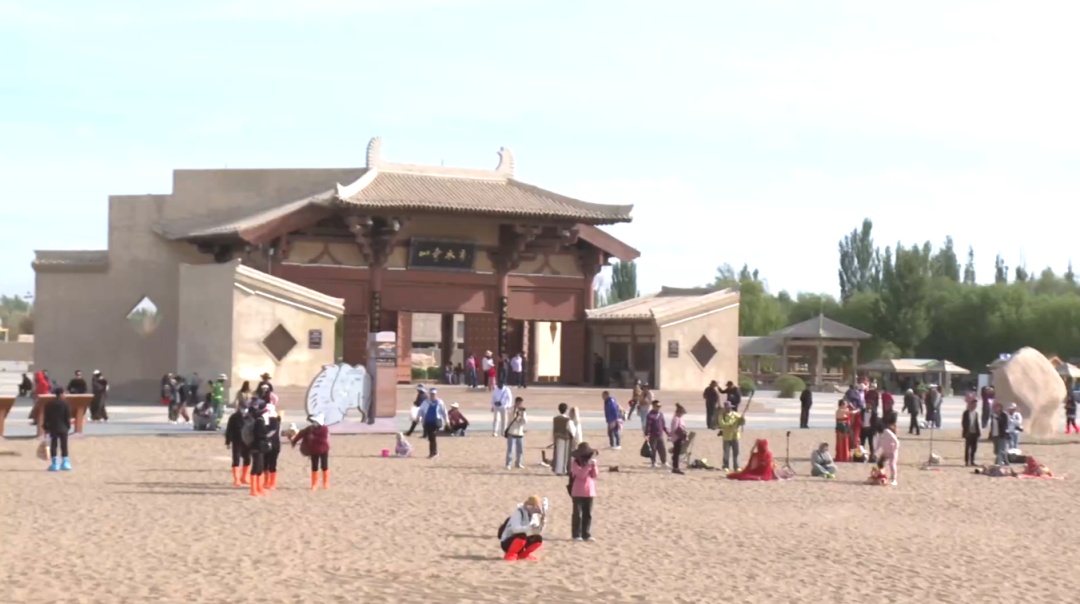 “人......从......众......”!“五一”假期首日甘肃各地“热辣滚烫” “人......从......众......”!“五一”假期首日甘肃各地“热辣滚烫”