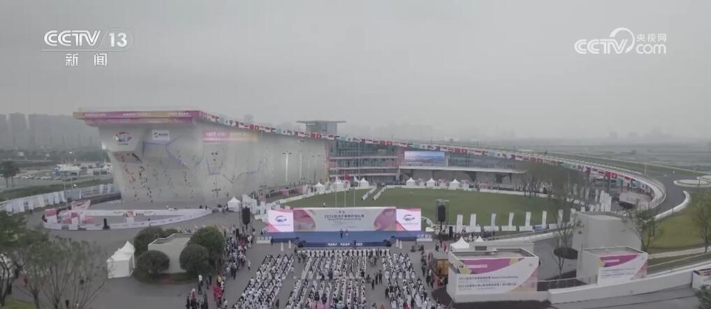 多个旅游热门目的地迎来大客流 假日经济“电量”十足 多个旅游热门目的地迎来大客流 假日经济“电量”十足