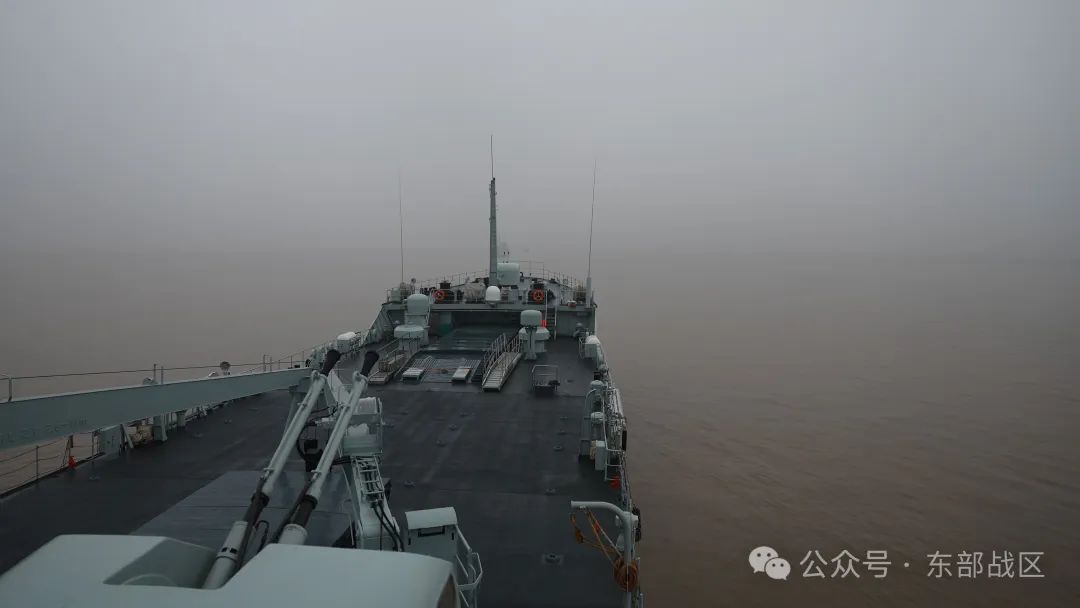 登陆舰编队，出击！