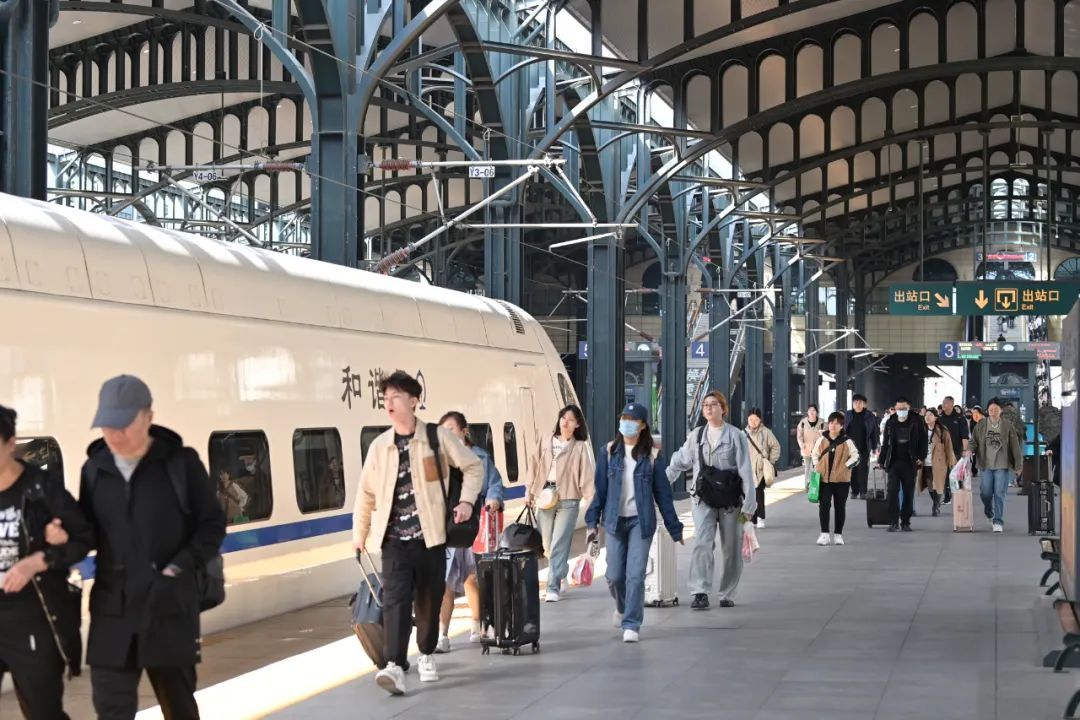 “五一”首日哈铁发送旅客52.4万人次