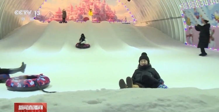 游秦长城、坐直升机游湖、市内滑雪……花式过假期 玩法不重样