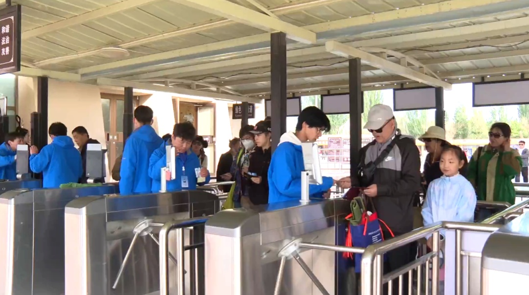 “人......从......众......”!“五一”假期首日甘肃各地“热辣滚烫” “人......从......众......”!“五一”假期首日甘肃各地“热辣滚烫”