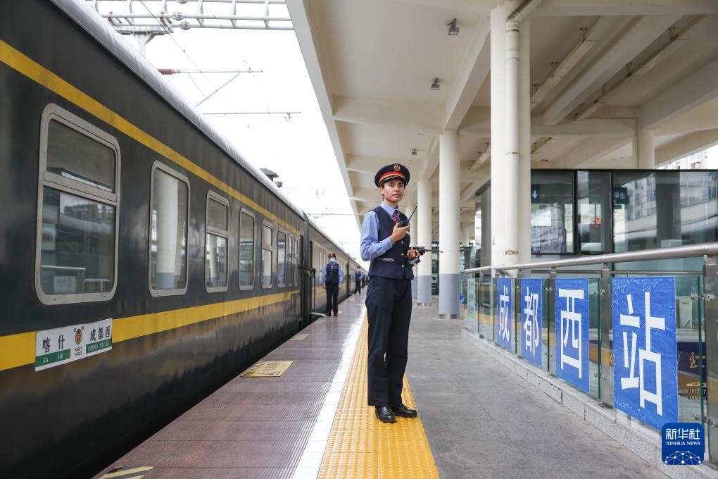 从马背到列车,她成长为我国首位塔吉克族列车长 从马背到列车,她成长为我国首位塔吉克族列车长