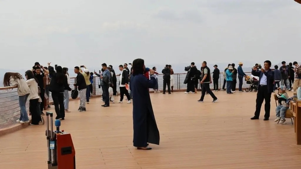 “人......从......众......”!“五一”假期首日甘肃各地“热辣滚烫” “人......从......众......”!“五一”假期首日甘肃各地“热辣滚烫”