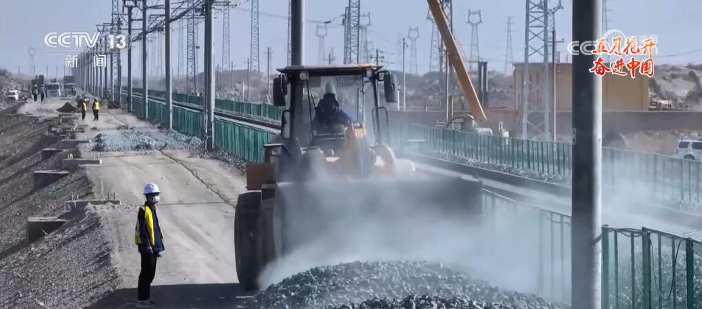 “五一”假期建设者坚守岗位保进度 用劳动诠释“最美”