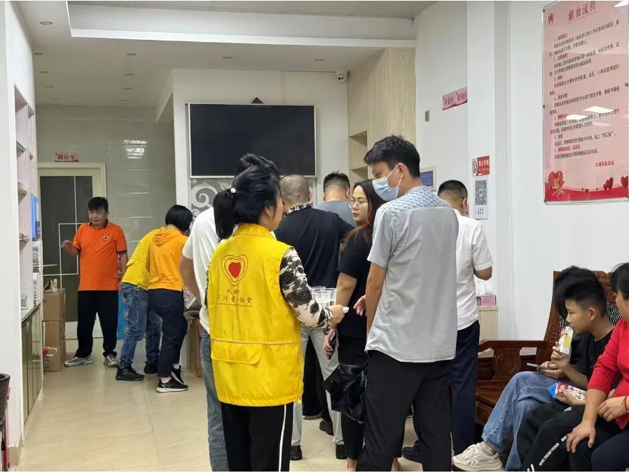 广东梅大高速塌陷已致36人死亡，献血队伍排长龙！最新消息→