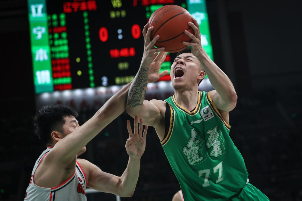 CBA | 半决赛首战：张镇麟第三节“觉醒” 辽宁胜广东