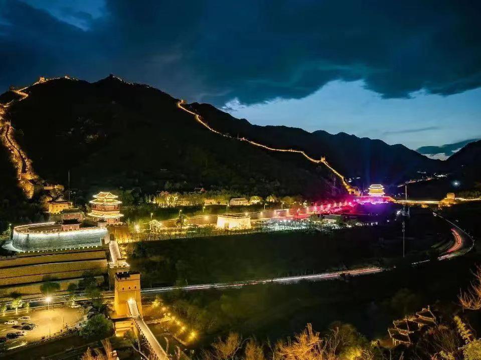 “一票”从早玩到晚　居庸关“夜长城”五一回归