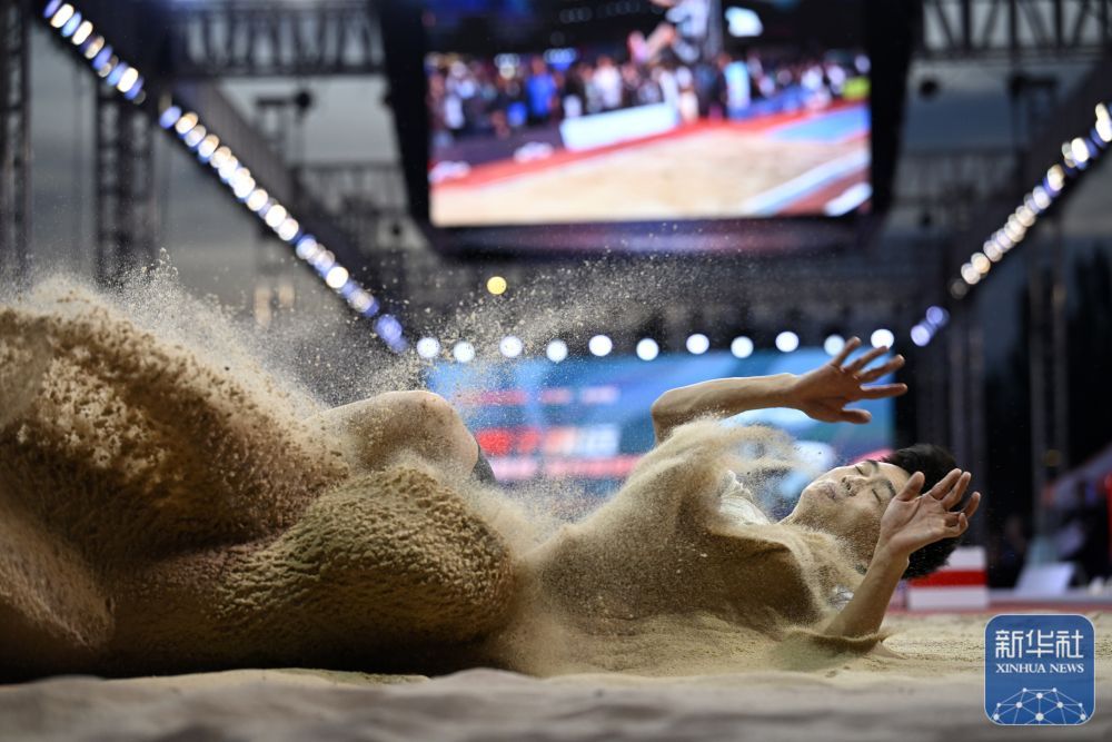 城市田径街头巡回赛（银川站）举行