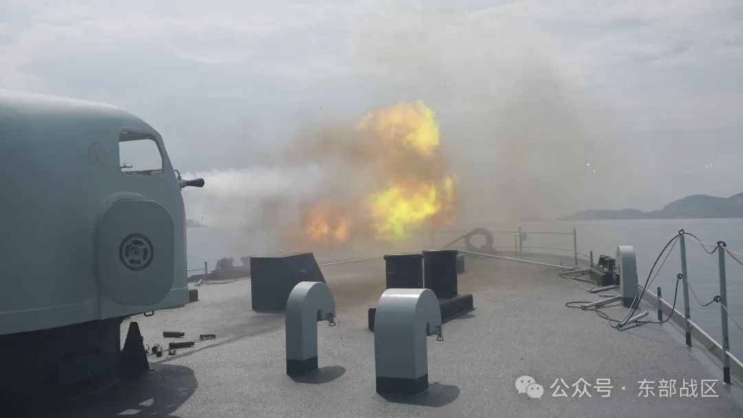 登陆舰编队，出击！