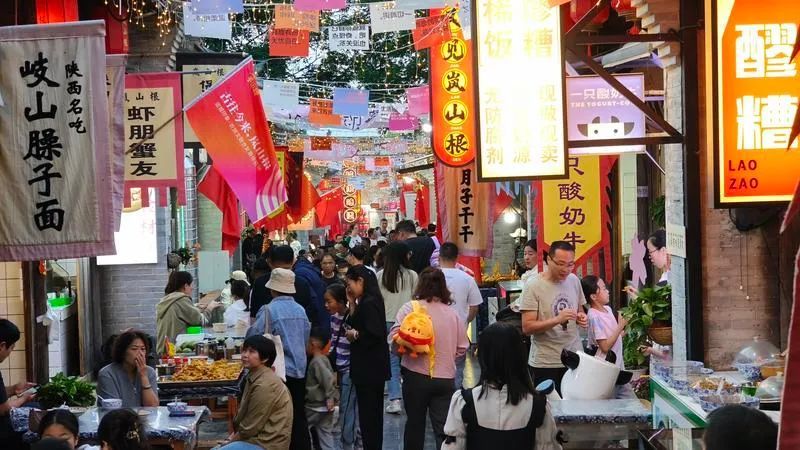 “五一”假期首日，山西各地迎来出游高峰