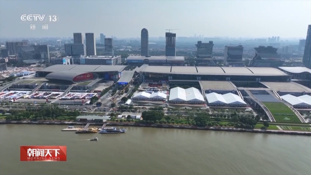 英语不好也大胆张口！广交会“场外”变“外场”小商户各显神通