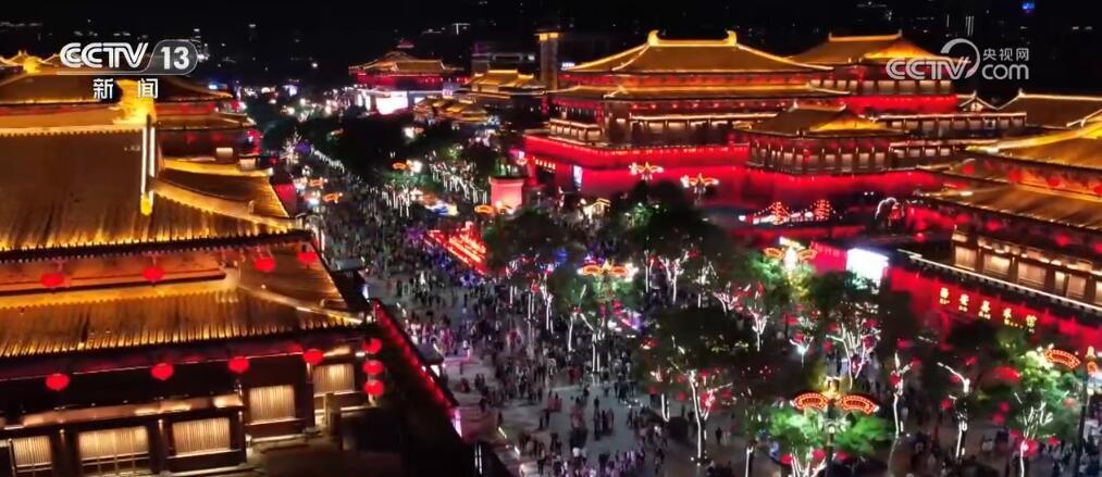 多个旅游热门目的地迎来大客流 假日经济“电量”十足 多个旅游热门目的地迎来大客流 假日经济“电量”十足