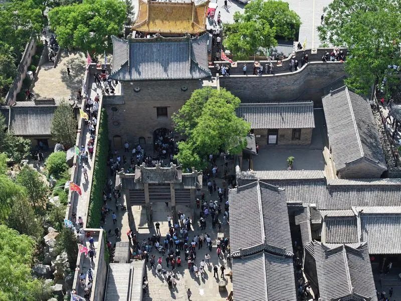 “五一”假期首日，山西各地迎来出游高峰