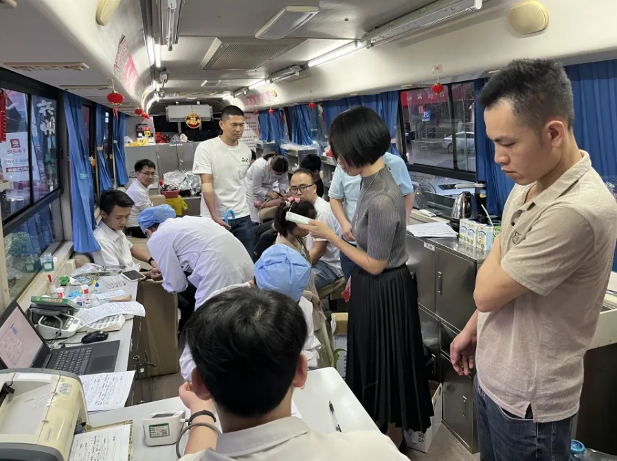 广东梅大高速塌陷已致36人死亡，献血队伍排长龙！最新消息→