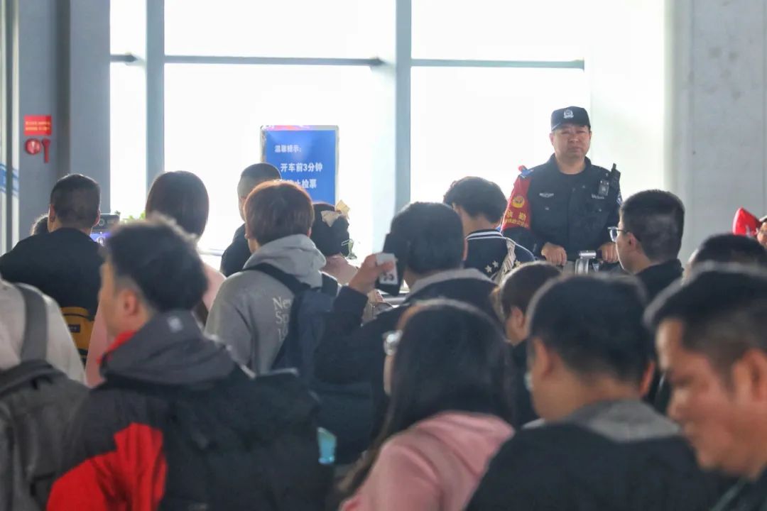 守护“南来北往”，他们有话要说→