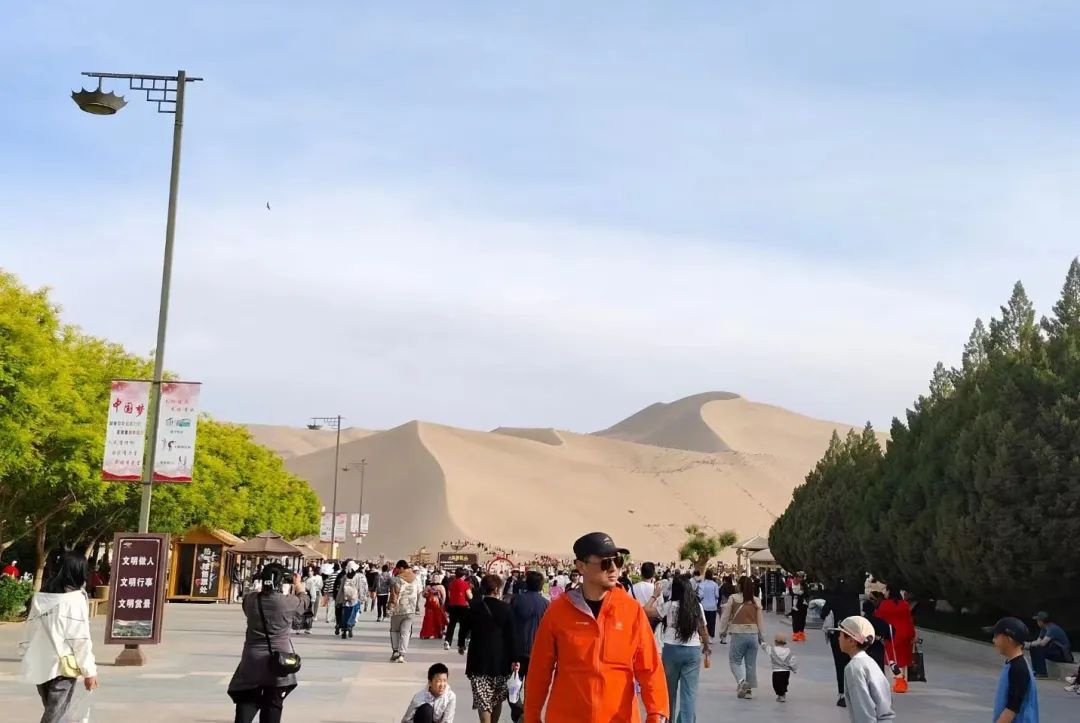 “人......从......众......”!“五一”假期首日甘肃各地“热辣滚烫” “人......从......众......”!“五一”假期首日甘肃各地“热辣滚烫”